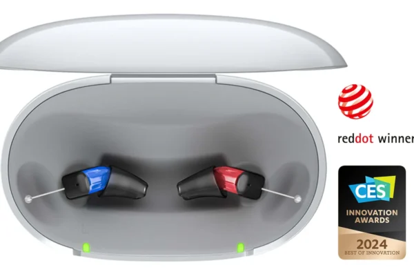 Portable-Charger-Silk_top-open-with-Silk-ChGo-IX_LED-on_CES_reddot_1920x1080